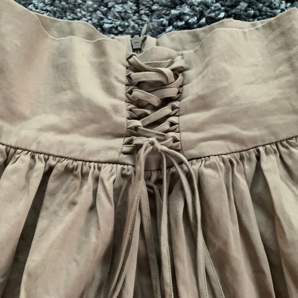 Neutral color mid leg skirt